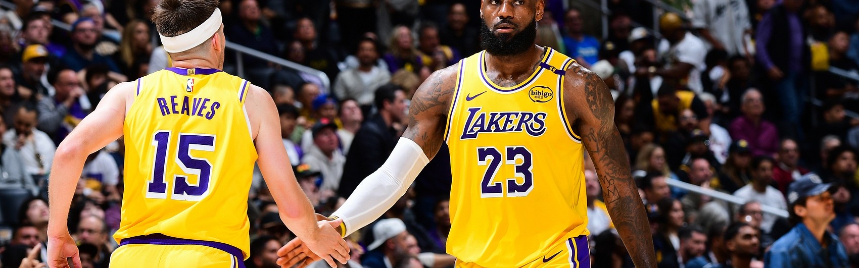 九游app官方下载-里夫斯场均至少25+5+5且进2.5+三分&amp;命中率50%+ 历史仅詹杜库做到