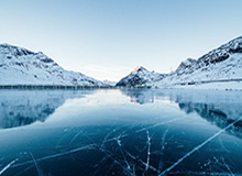 当背景了！队友被过干净了 杨瀚森补防被扎伊尔·史密斯隔扣